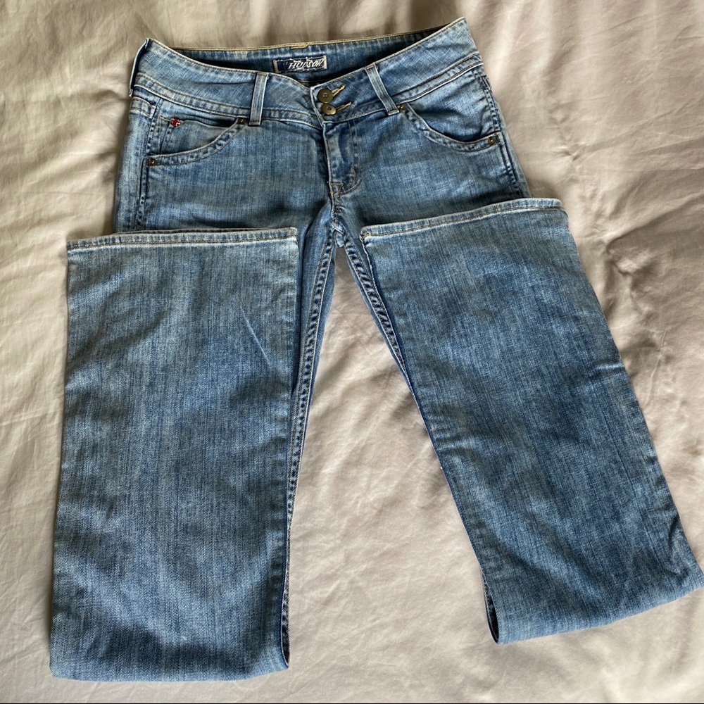 HUDSON. Never worn. Light wash bootcut mid-rise jeans Sz 27
